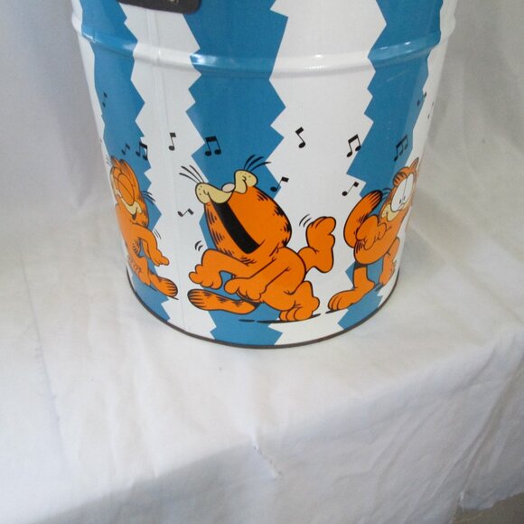 Garfield Large Covered Tin with Lid - Picture 5 of 12